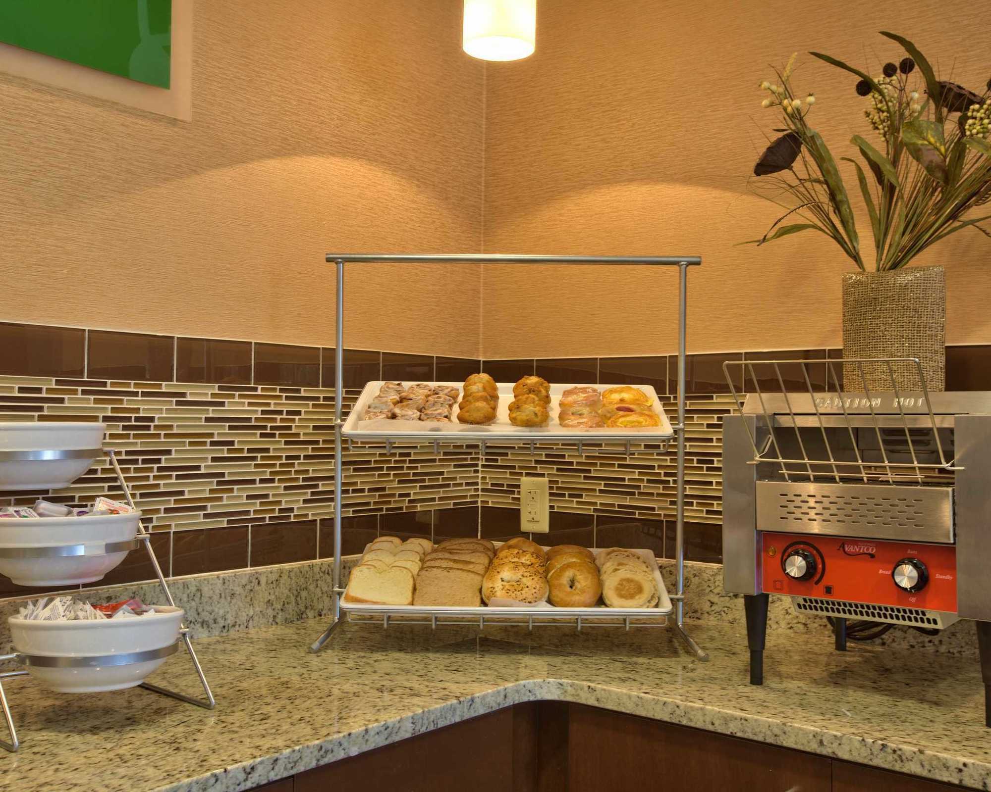 Comfort Inn & Suites Dothan East Kemudahan gambar